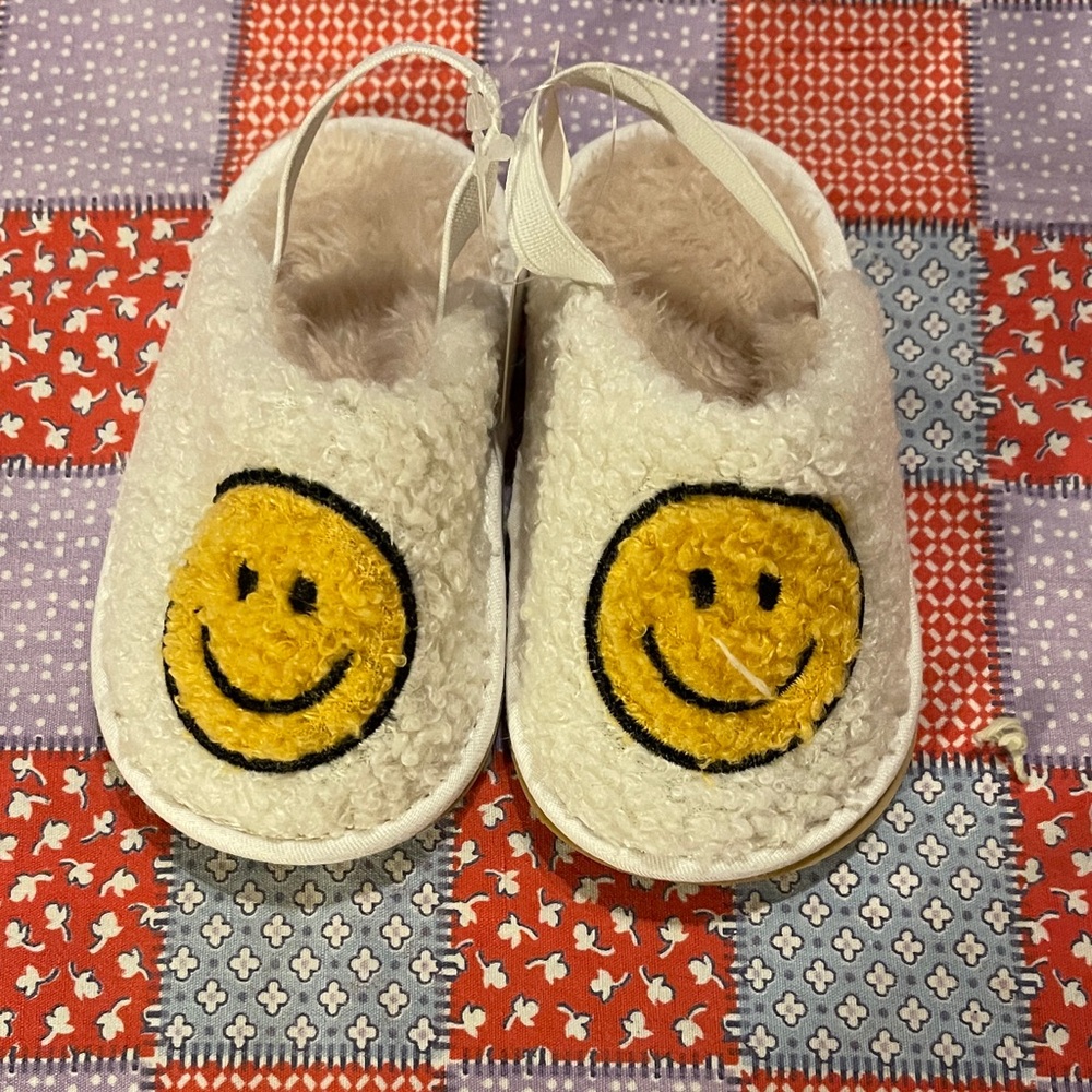 SHEIN White and Yellow Baby Slippers